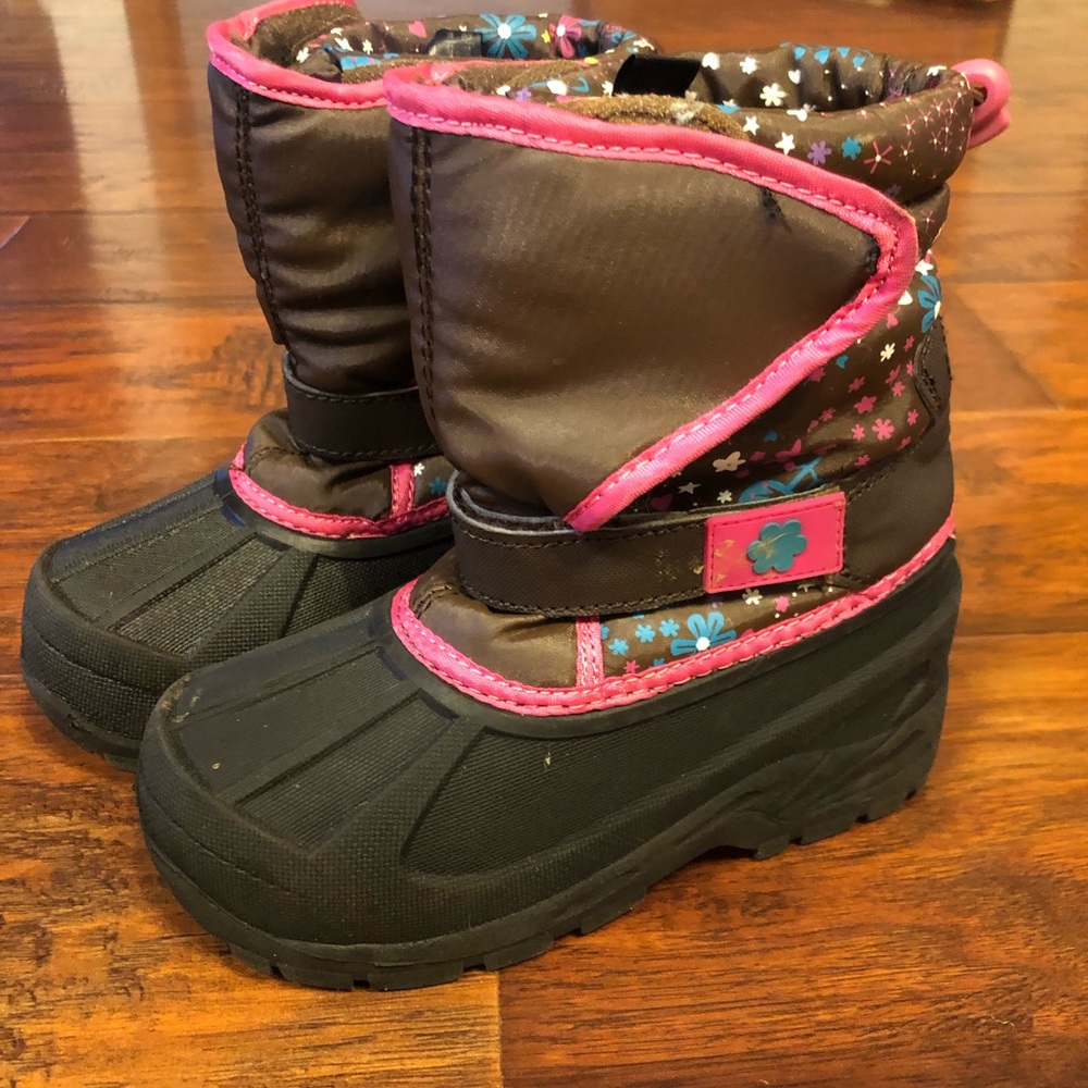 Size 12 snow boots. Worn one season